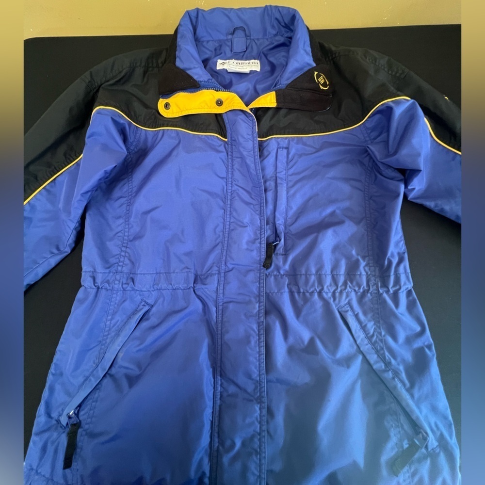 COLUMBIA LADIES VINTAGE BOULDER RIDGE JACKET FULL ZIPPER WINDBREAKER/RAIN COAT.